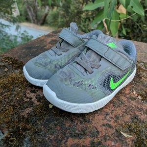 Nike Revolution 3 size 6
